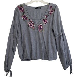 Abercrombie & Fitch Woman's V-Neck Embroidered Blouse with Tie Sleeves, Size XL